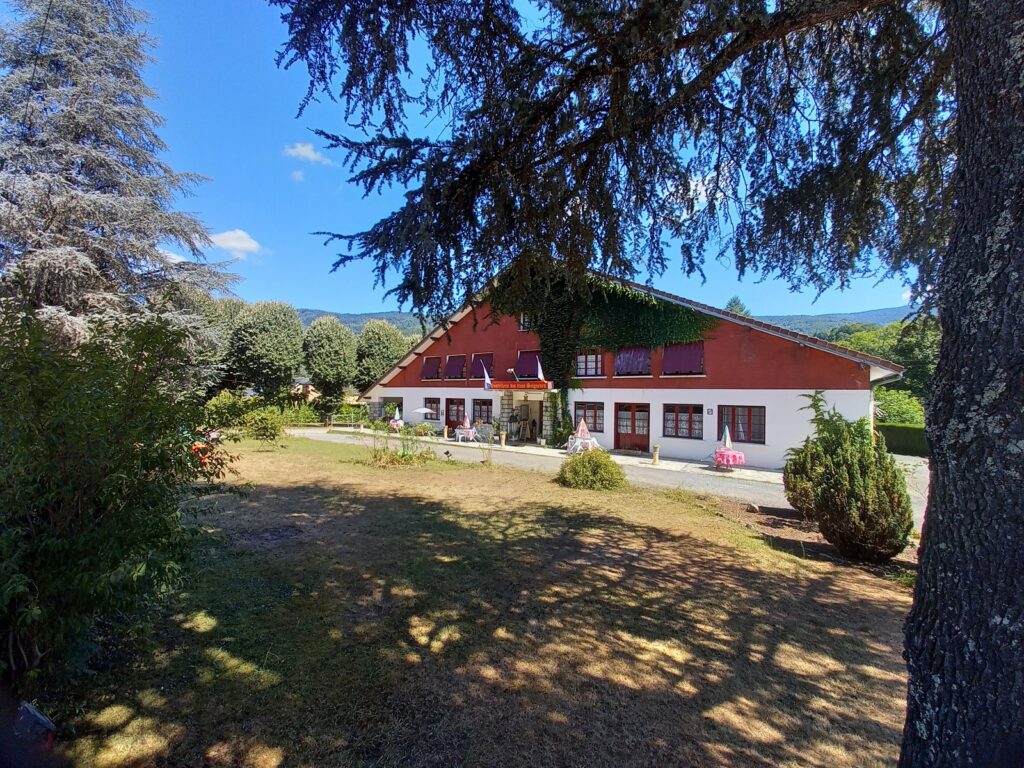 Immeuble de rapport à Massat en Ariège ancien hôtel restaurant